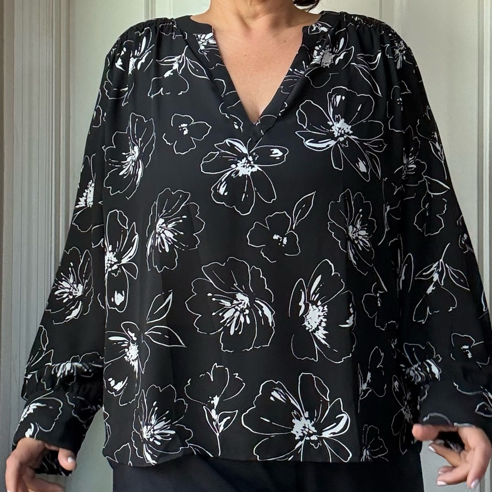 Ann Taylor Black and White Floral Blouse